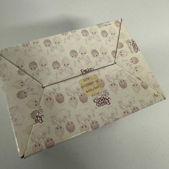 Vintage 1985, Precious Moments "Friends Never Drift Apart" Figurine - Picture 7 of 7